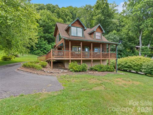210 Tanner Trl, Waynesville, NC, 28785-8200 | Card Image