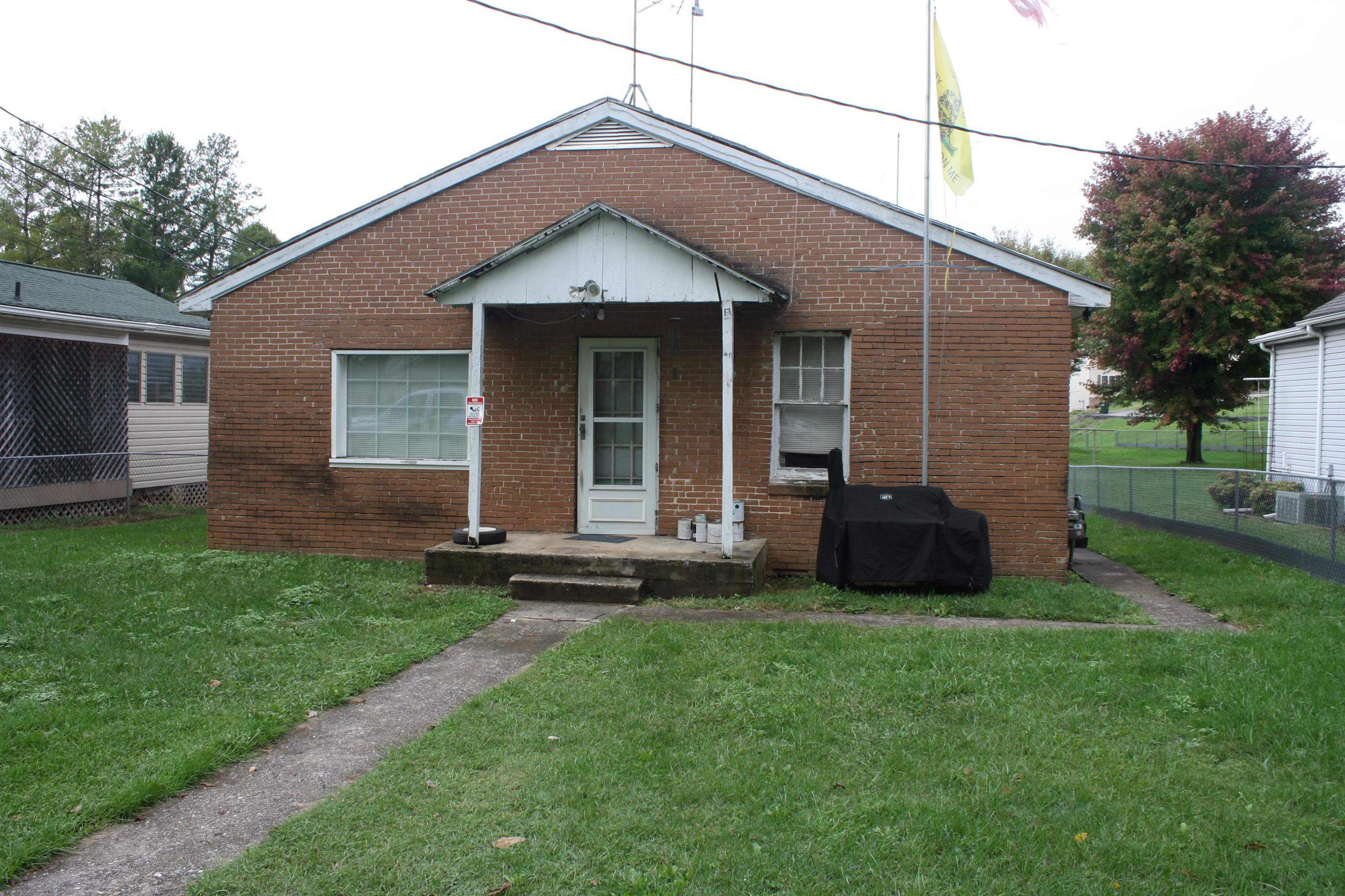 Harding Ave, Waynesboro, VA 22980