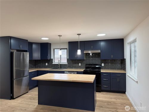 21330 Cypress Way, Lynnwood, WA, 98036-7937 | Card Image