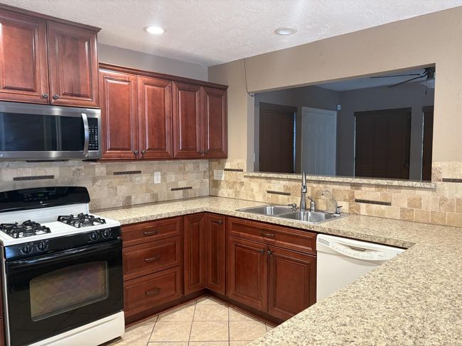 Kitchen | Image 7