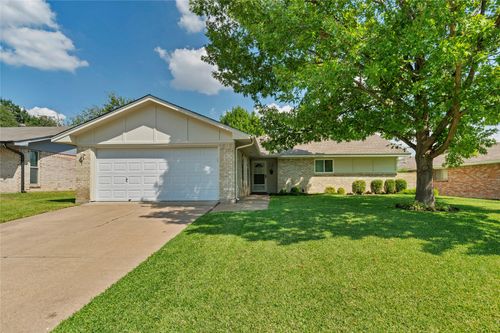 3001 Elsinor Dr, Fort Worth, TX, 76116-4708 | Card Image