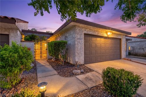 4587 Madreperla St, Las Vegas, NV, 89121-5460 | Card Image