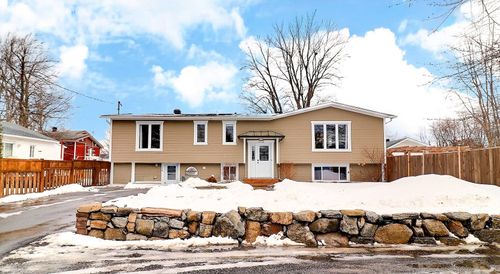 172Z 33e Av, Pointe-Calumet, QC, J0N1G0 | Card Image
