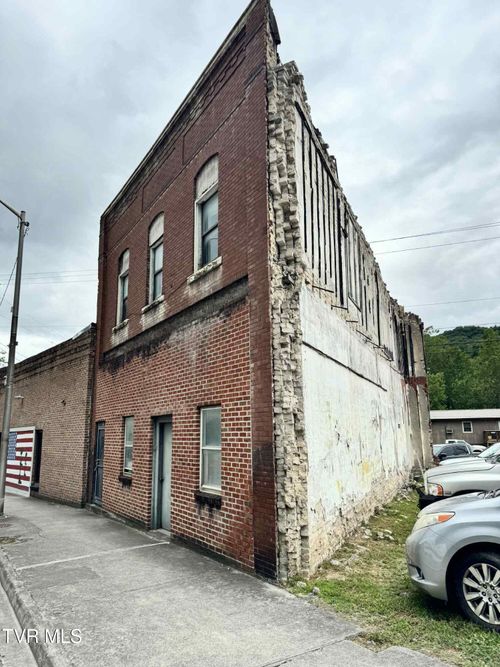 206 W Main St, Appalachia, VA, 24216-1718 | Card Image