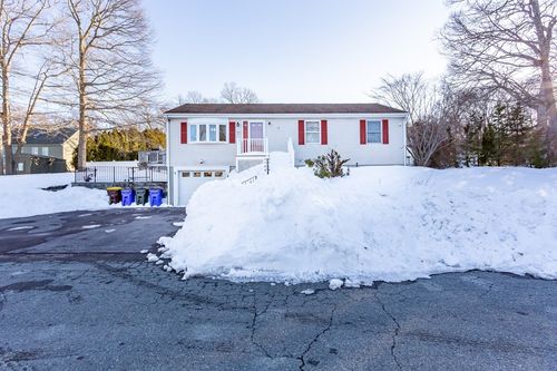 95 Hiatt St, Fall River, MA, 02721-4553 | Card Image