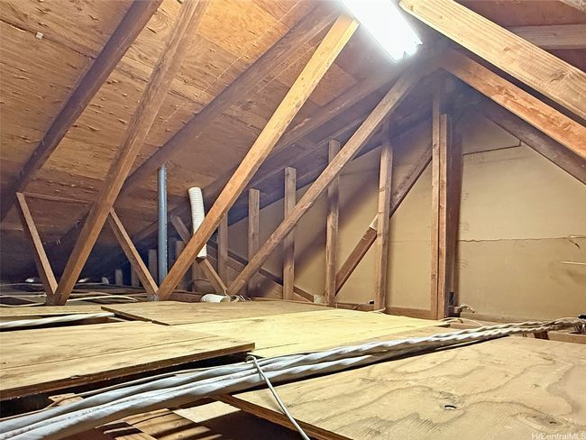 Attic with storage space. Access from bedroom | Image 19