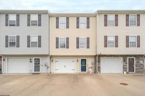 104 Eagle Dr, Maidsville, WV, 26541-8205 | Card Image
