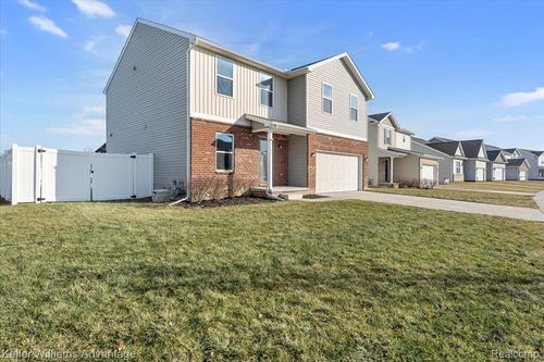 8784 Park Ridge Cir, Newport, MI, 48166-9289 | Card Image