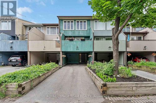 215 Booth St, Ottawa, ON, K1R7V4 | Card Image
