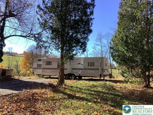 12 Lumber Ln, New Ringgold, PA, 17960-9046 | Card Image