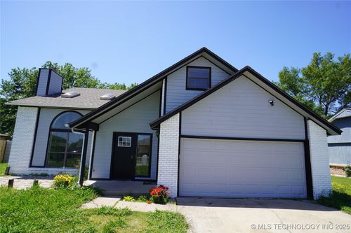 8304 N 124th East Ave, Owasso, OK, 74055-6230 | Card Image