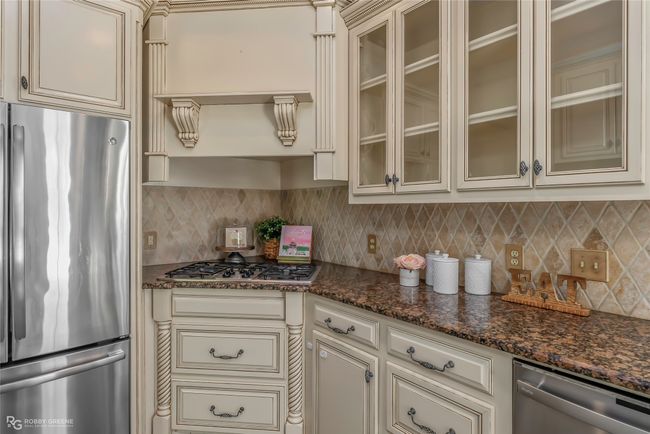 Gourmet gas cooktop is conveniently located for easy setup! | Image 10