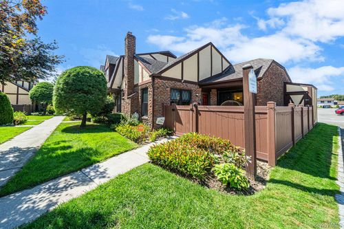 42 Summerfield Court, Babylon, NY, 11729 | Card Image