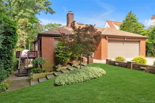 51 Douglaston Pkwy, Douglaston, NY, 11362-1525 | Card Image