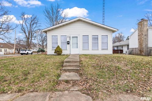 890 W Van Buren St, Auburn, IL, 62615-1334 | Card Image
