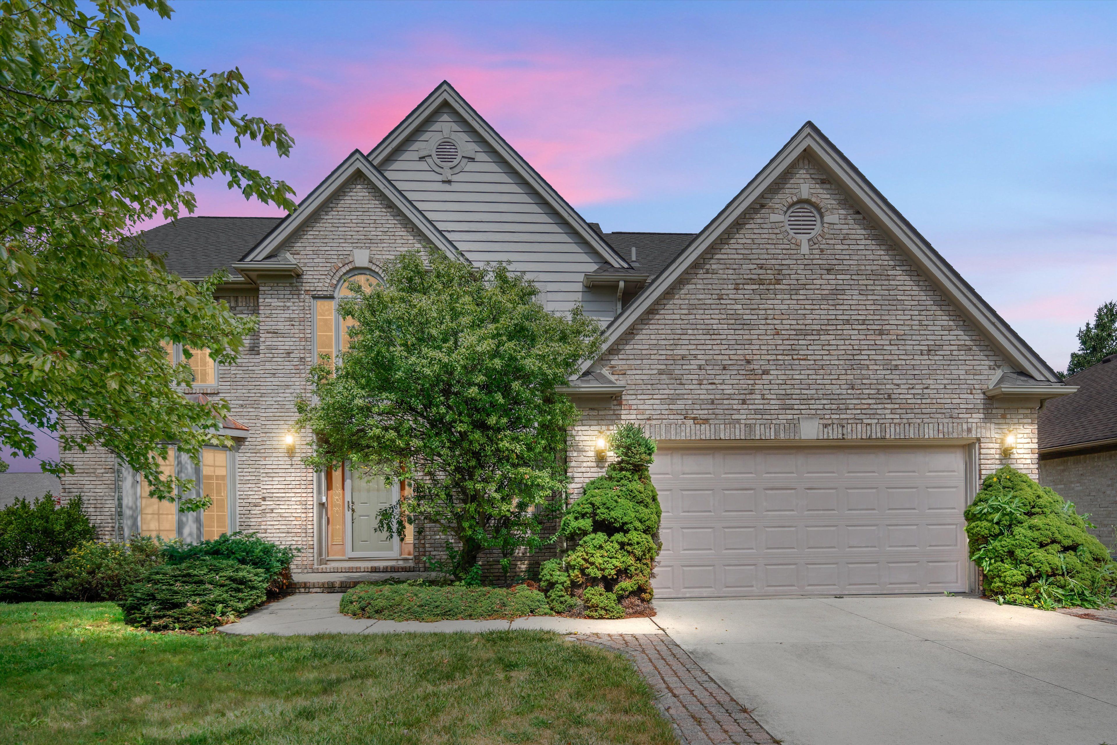 Briarwood Dr, Macomb, MI 48044