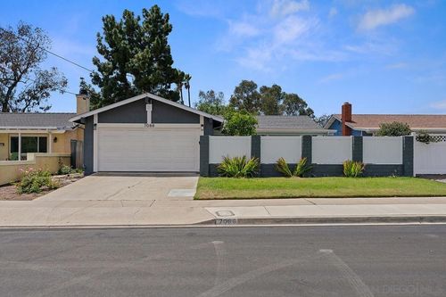 7066 Whipple Ave, San Diego, CA, 92122-2836 | Card Image