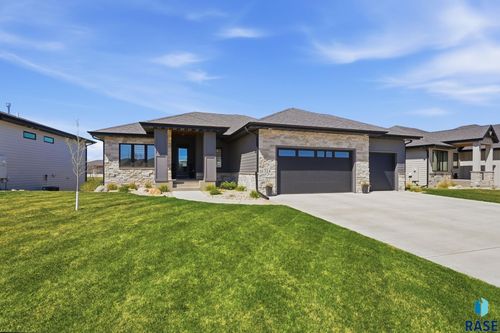 724 E 77th St Street, Sioux Falls, SD, 57108-8788 | Card Image