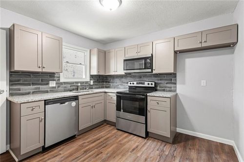 5232 N Palmer Ave, Kansas City, MO, 64119-4058 | Card Image