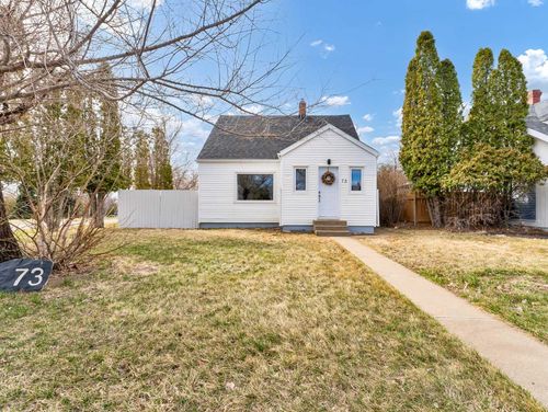 73 9 St Se, Medicine Hat, AB, T1A1N1 | Card Image