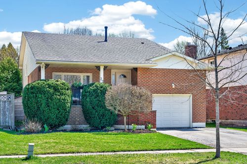 22 Vance Cres, Waterdown, ON, L8B0B8 | Card Image