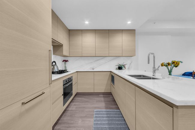 506 - 305 Morrissey Rd, Condo with 1 bedrooms, 1 bathrooms and null parking in Port Moody BC | Image 4