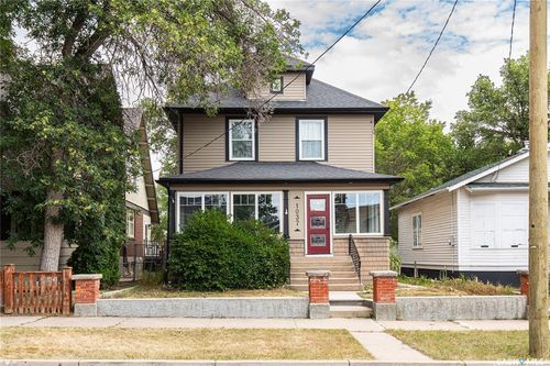 1037 Chestnut Ave, Moose Jaw, SK, S6H1A5 | Card Image
