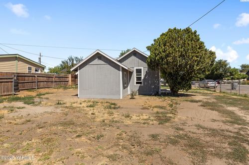 205 4th Ave, Mabton, WA, 98935-0108 | Card Image