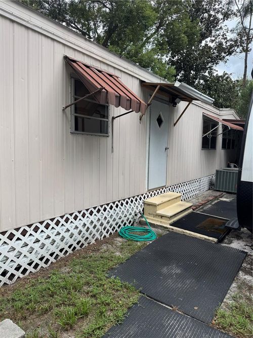 902 Montana Ave, Lutz, FL, 33548-4442 | Card Image