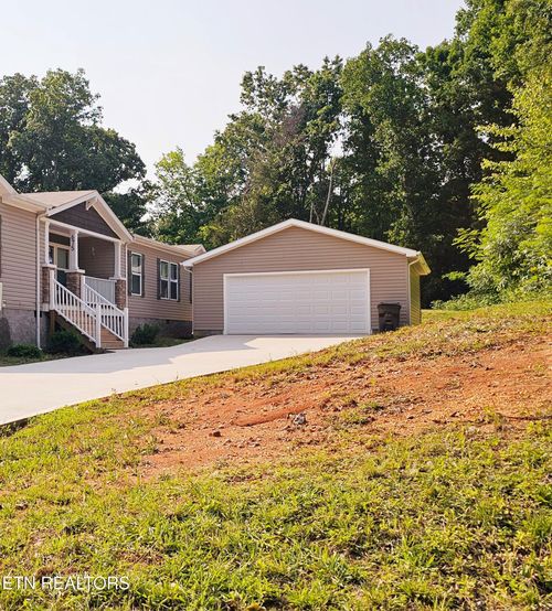 675 Winchester Dr, Lenoir City, TN, 37772-6071 | Card Image