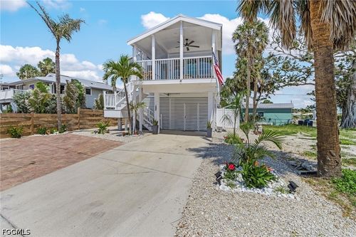 197 Madison Ct, FORT MYERS BEACH, FL, 33931-3619 | Card Image