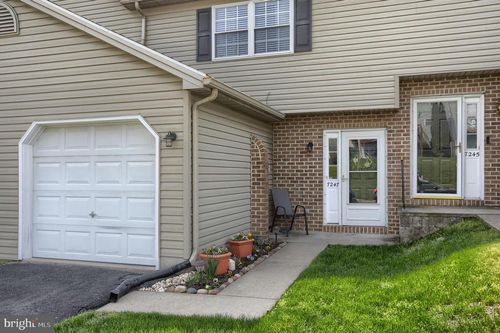 7247 Capital Dr, HARRISBURG, PA, 17111-5871 | Card Image