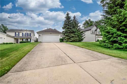 104 Cedar Glen, Chardon, OH, 44024 | Card Image