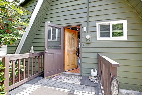 979 Cavalero Road, Camano Island, WA, 98282 | Card Image