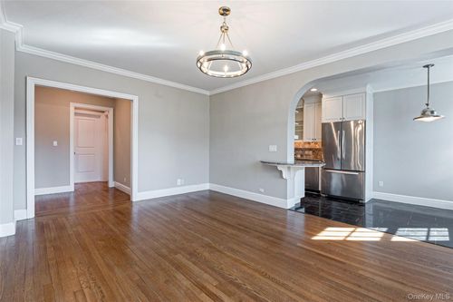 14a-26 E Parkway, Scarsdale, NY, 10583-4152 | Card Image