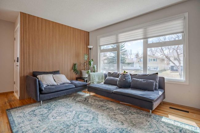 8408 Addison Dr Se, House other with 4 bedrooms, 2 bathrooms and 3 parking in Calgary AB | Image 4