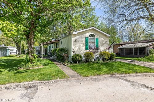 9 Overland Drive, Olmsted Twp, OH, 44138 | Card Image