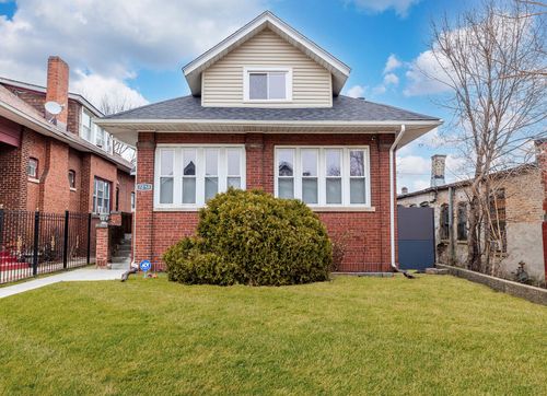 7251 S Paxton Ave, Chicago, IL, 60649-2519 | Card Image