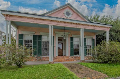 107 Chetimatches St, Donaldsonville, LA, 70346-2401 | Card Image