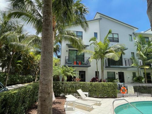 11-621 Ne 22nd Dr, Wilton Manors, FL, 33305-2127 | Card Image