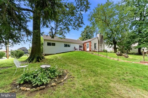 4 N Garfield Ave, GLENOLDEN, PA, 19036-1210 | Card Image
