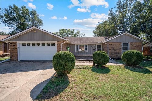 937 Circle Dr, Independence, KS, 67301-2326 | Card Image