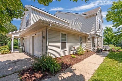 2943 Holborn Cir, Madison, WI, 53718-7928 | Card Image
