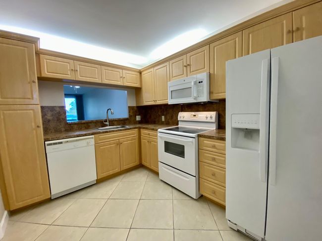 APT-104 - 3051 N Course Dr, Condo with 2 bedrooms, 2 bathrooms and null parking in Pompano Beach FL | Image 13