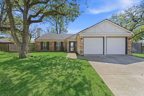 404 Knoll Wood Ct, Euless, TX, 76039-2468 | Card Image