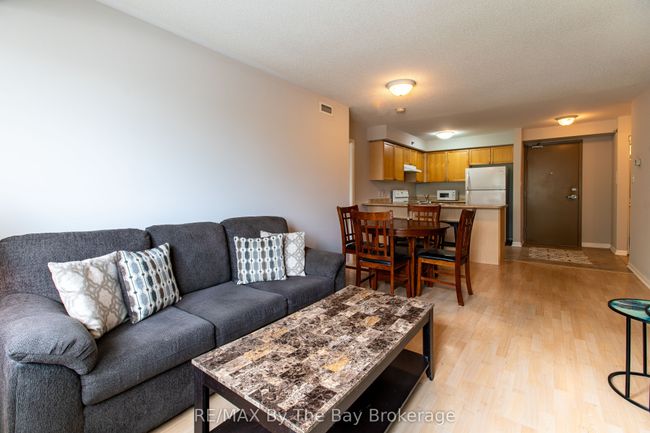 211 - 16 Westbury Rd, Condo with 2 bedrooms, 2 bathrooms and 1 parking in Wasaga Beach ON | Image 4