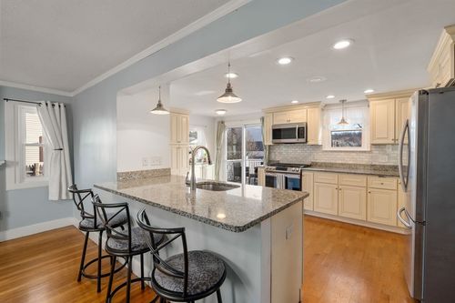 220 Lynn St, Peabody, MA, 01960-6532 | Card Image