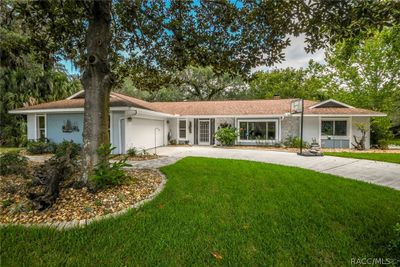 11815 W Waterway Drive, House other with 3 bedrooms, 2 bathrooms and 2 parking in Homosassa FL | Image 2