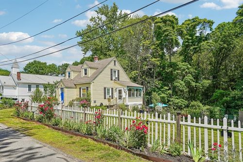 9 Raymond St, Millbury, MA, 01527-4323 | Card Image