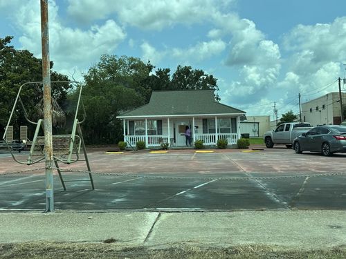 705; 530 Mcdonald St; Carswell Ave, Waycross, GA, 31501 | Card Image